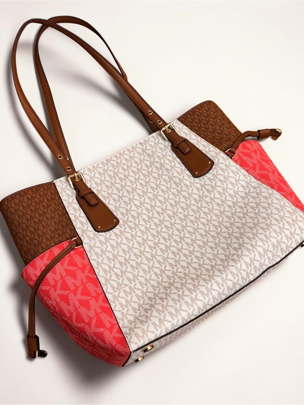 Michael Kors Voyager East/West Signature Tote Dahlia Multi Coral/Cream - Picture 10 of 13